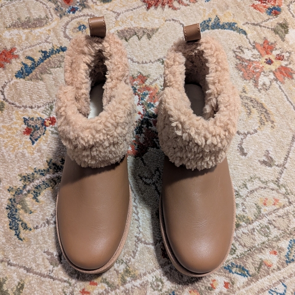 UGG Ultra Mini Alina Curled Genuine Shearling Platform Boot - Picture 3 of 13